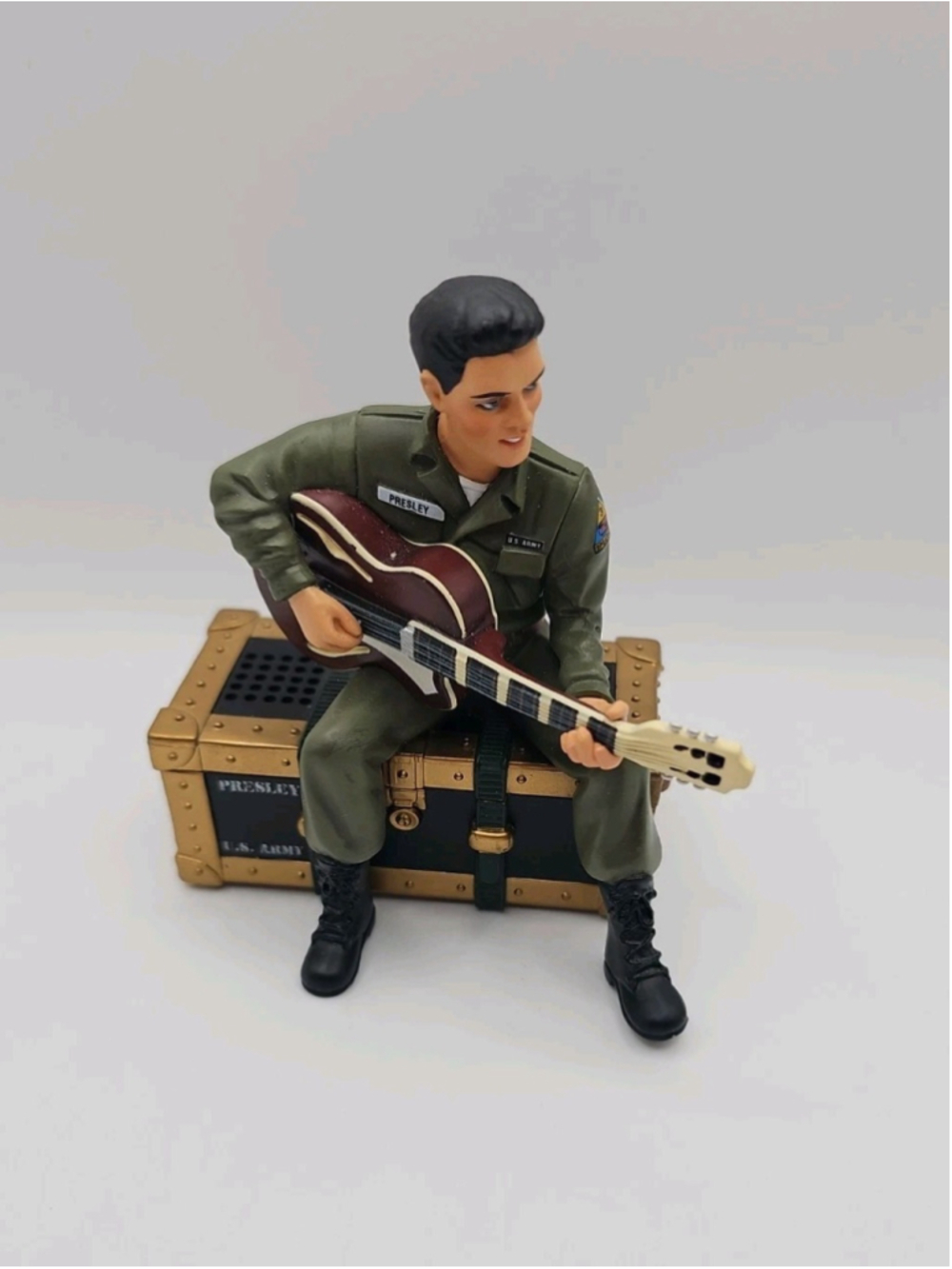 Elvis Presley Musical Ornament Christmas A Long Way From Home 2000 Carlton Cards